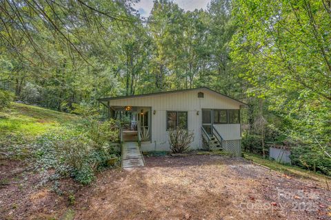 Photo of 102 Windwood Hill Road, Hendersonville, NC 28739 (MLS # 4305919)