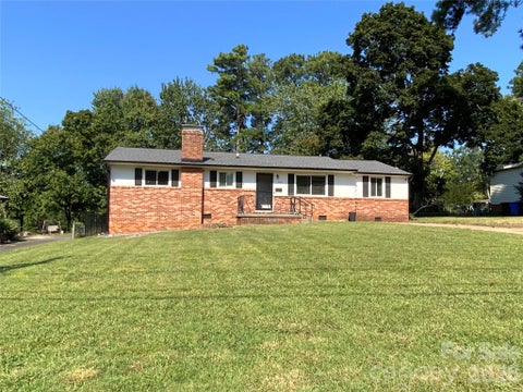 Photo of 325 Glenwood Drive, Mooresville, NC 28115 (MLS # 4417302)