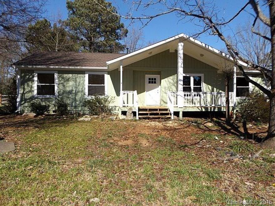 Nice 3 bed, 2 bath ranch home on flat lot in Tega Cay. Home had fire in 2015 & was rebuilt. This home was a FSBO that we are listing for back up offers only. Currently under contract.