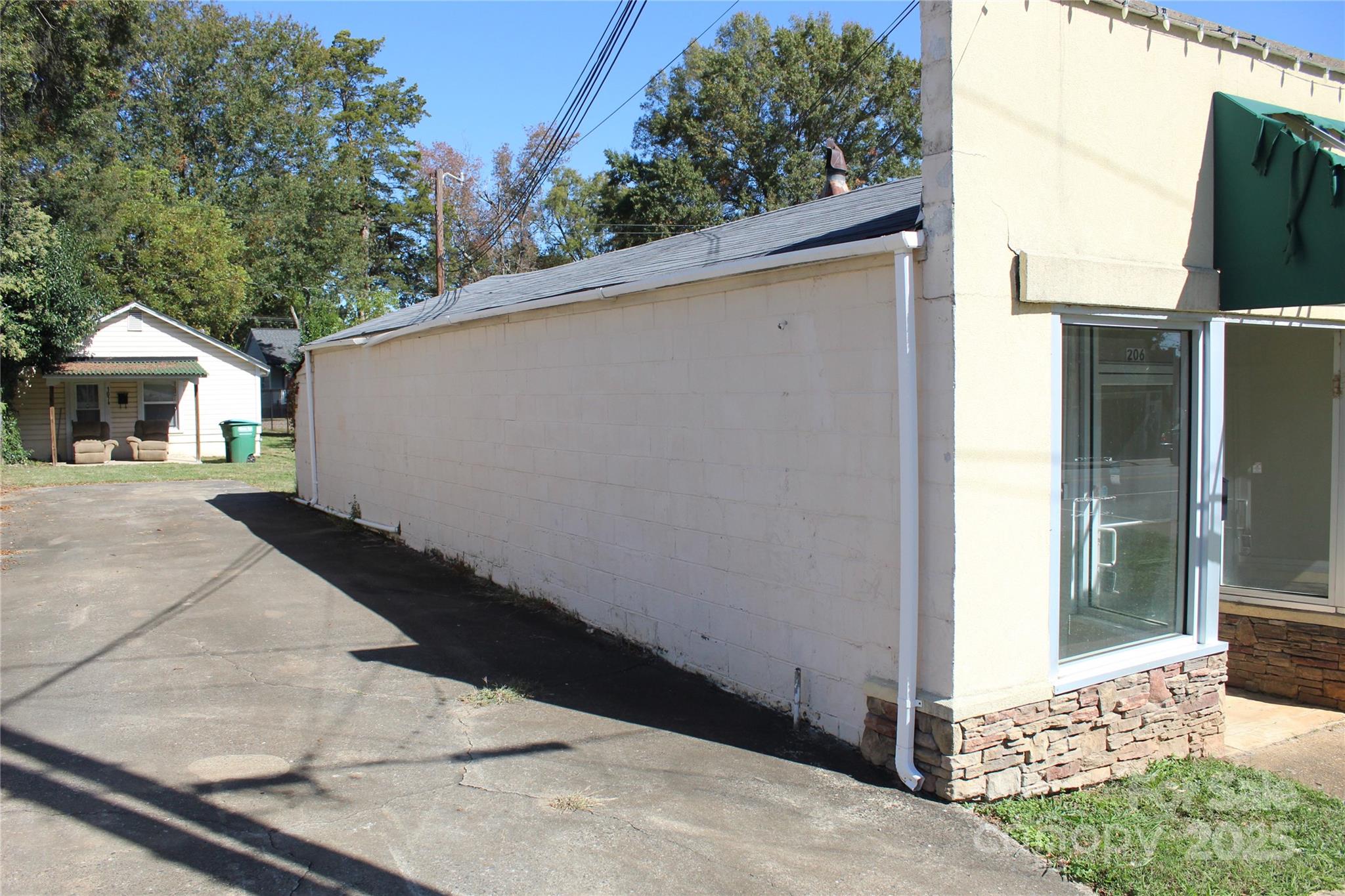 206 Virginia Avenue W