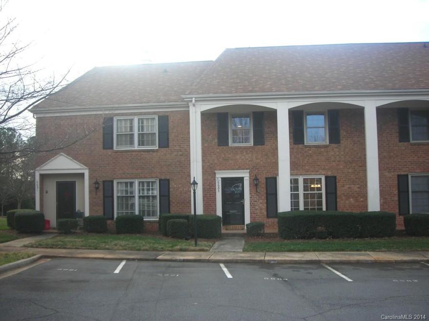 Beautifully updated townhome in desired Southpark area. Updates include new kitchen with Silestone, new appliances, laminate floor, new light fixtures. Huge master w/3 closets and completely renovated spa like bath!
Large secondary bedrooms. 2nd bath is totally renovated also. Quiet with lots of greenspace. You would have use of the pool and tennis courts. Water & basic cable included. Assigned parking space right out front.  Close to Harris YMCA