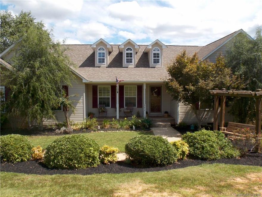 Well maintained, move in ready home awaits. Ranch style, open floor plan, cathedral ceilings, spacious rooms, jetted garden tub in master bath, bonus wet bar. The office has separate entry, can be 4th BR. Large lot perfect for children and pets. Convenient to surrounding cities with easy interstate access, yet a tranquil retreat. Spartanburg District 1 schools are ranked 8th in the state. USDA financing, and the seller is contributing $1000 towards closing costs.