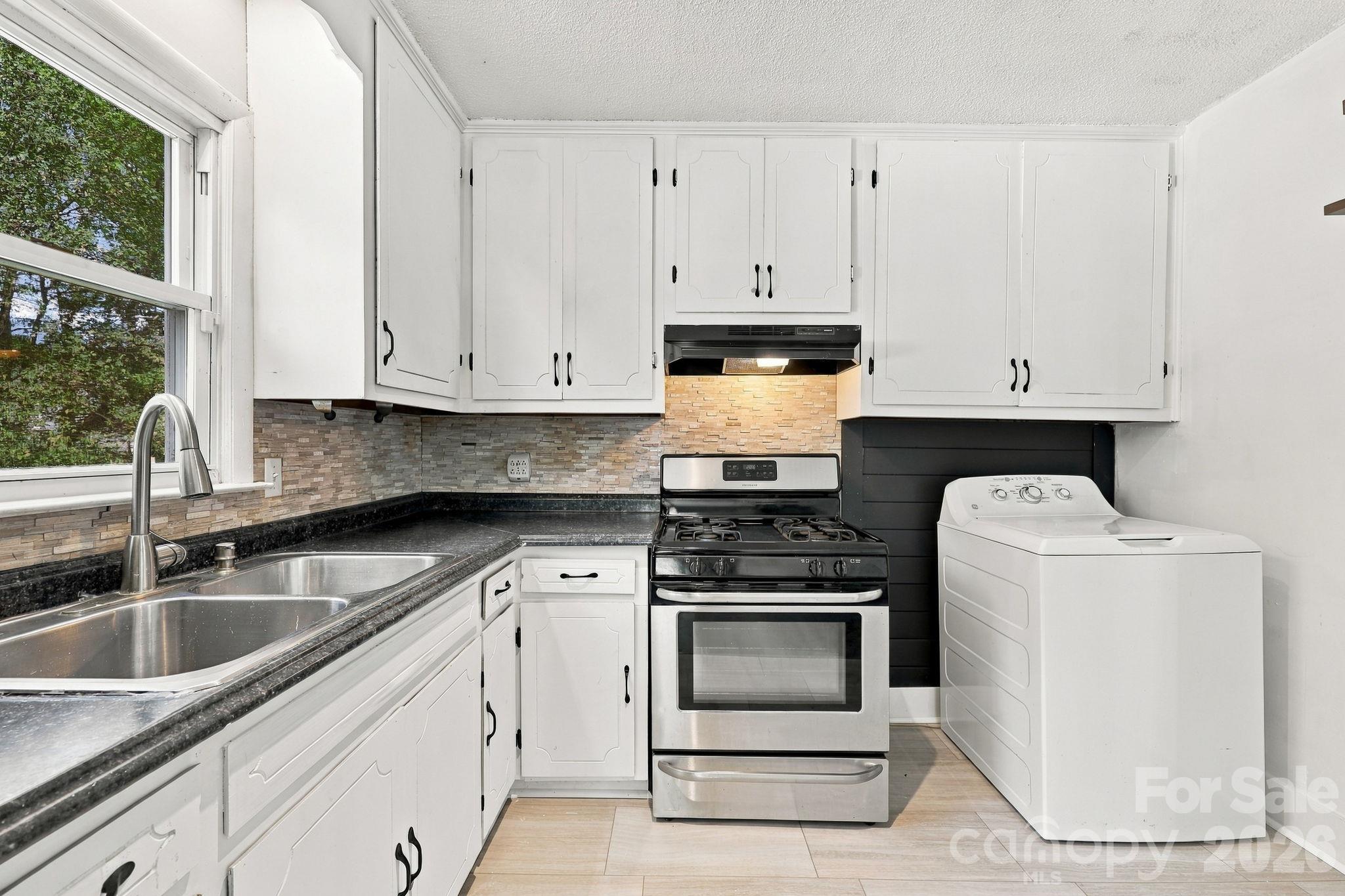1202 Ridgewood Drive