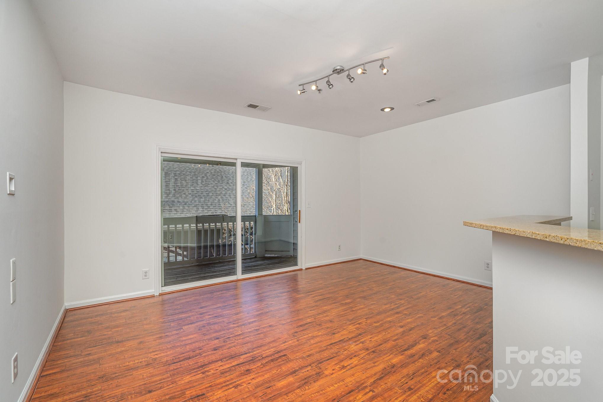 525 N Graham Street 3B
