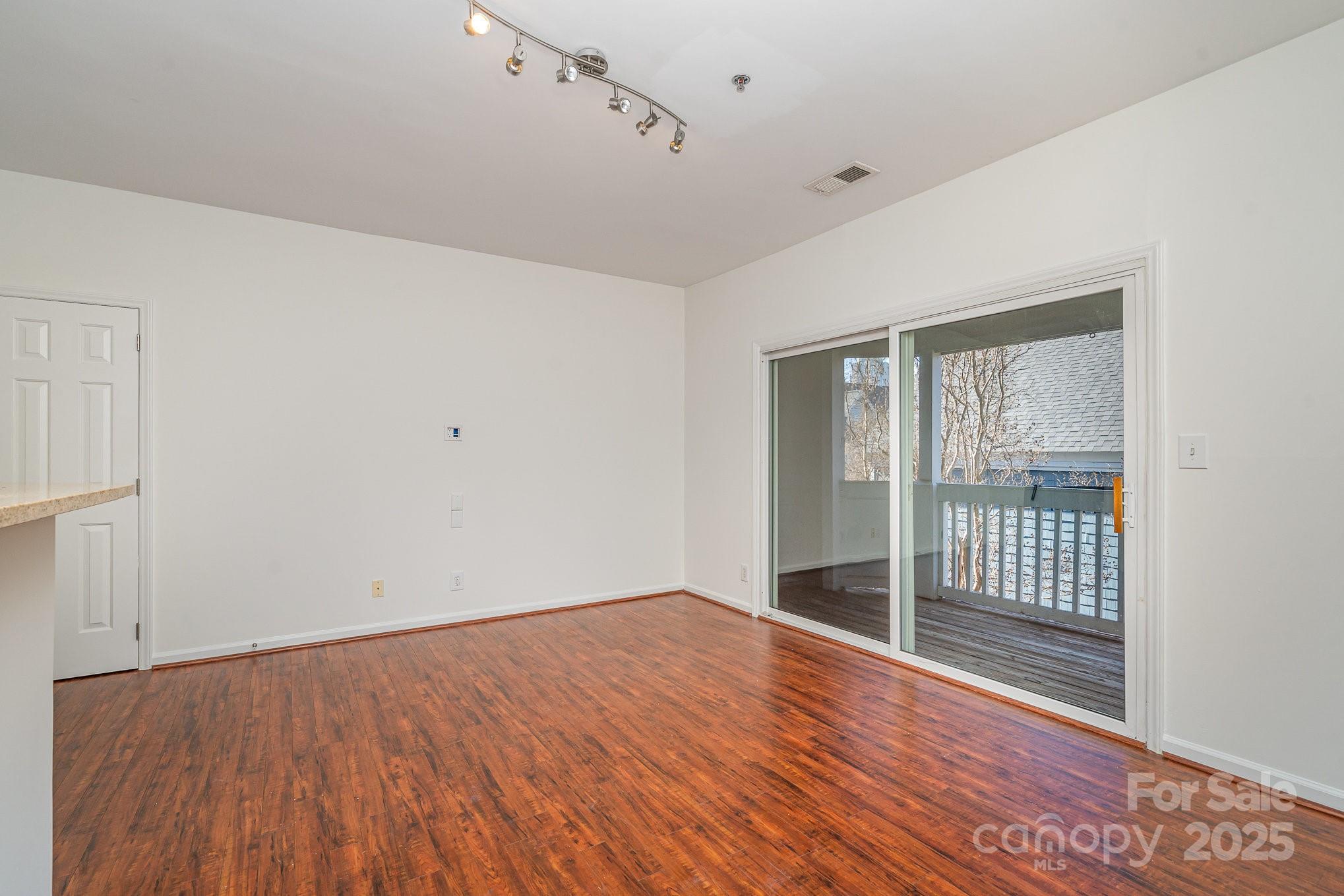 525 N Graham Street 3B