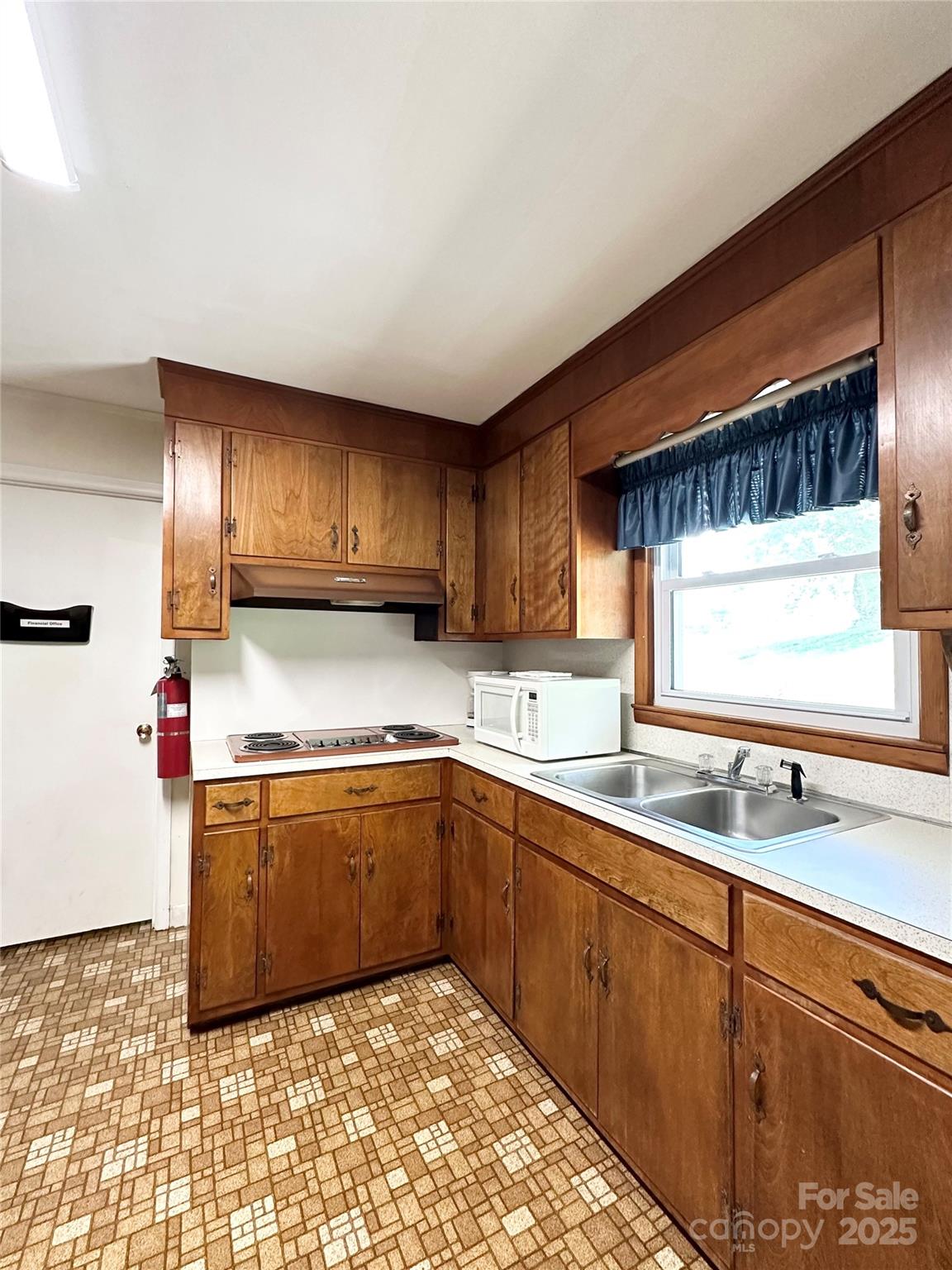 Lenoir, North Carolina 28645, United States, 3 Bedrooms Bedrooms, ,3 BathroomsBathrooms,Residential,Under Contract,166421