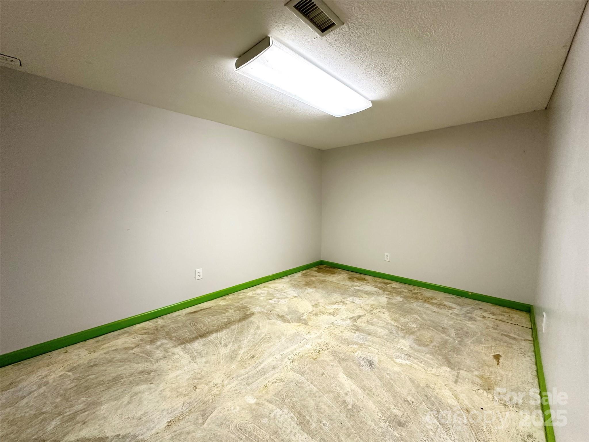 Lenoir, North Carolina 28645, United States, 3 Bedrooms Bedrooms, ,3 BathroomsBathrooms,Residential,Under Contract,166421