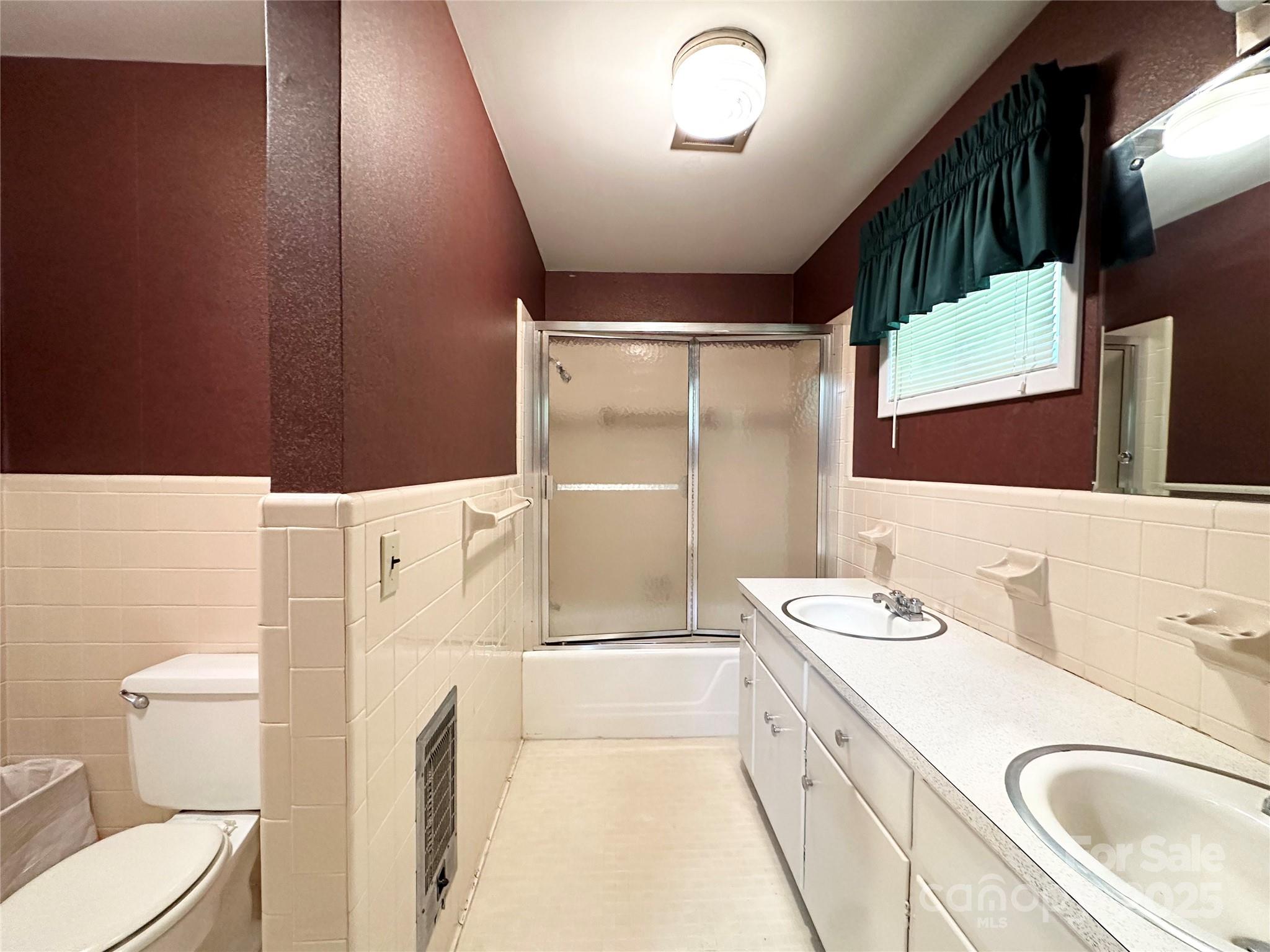 Lenoir, North Carolina 28645, United States, 3 Bedrooms Bedrooms, ,3 BathroomsBathrooms,Residential,Under Contract,166421