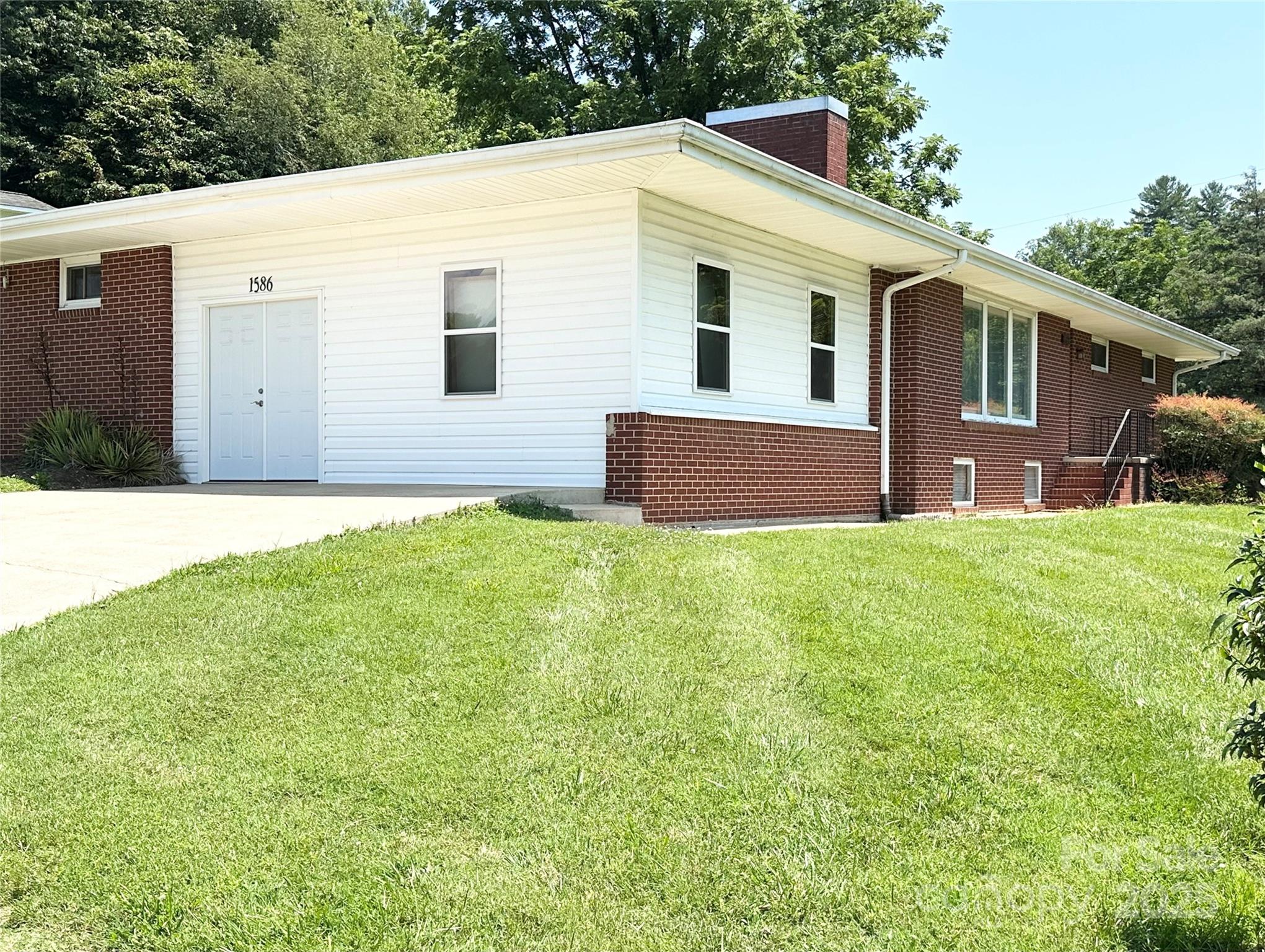 Lenoir, North Carolina 28645, United States, 3 Bedrooms Bedrooms, ,3 BathroomsBathrooms,Residential,Under Contract,166421