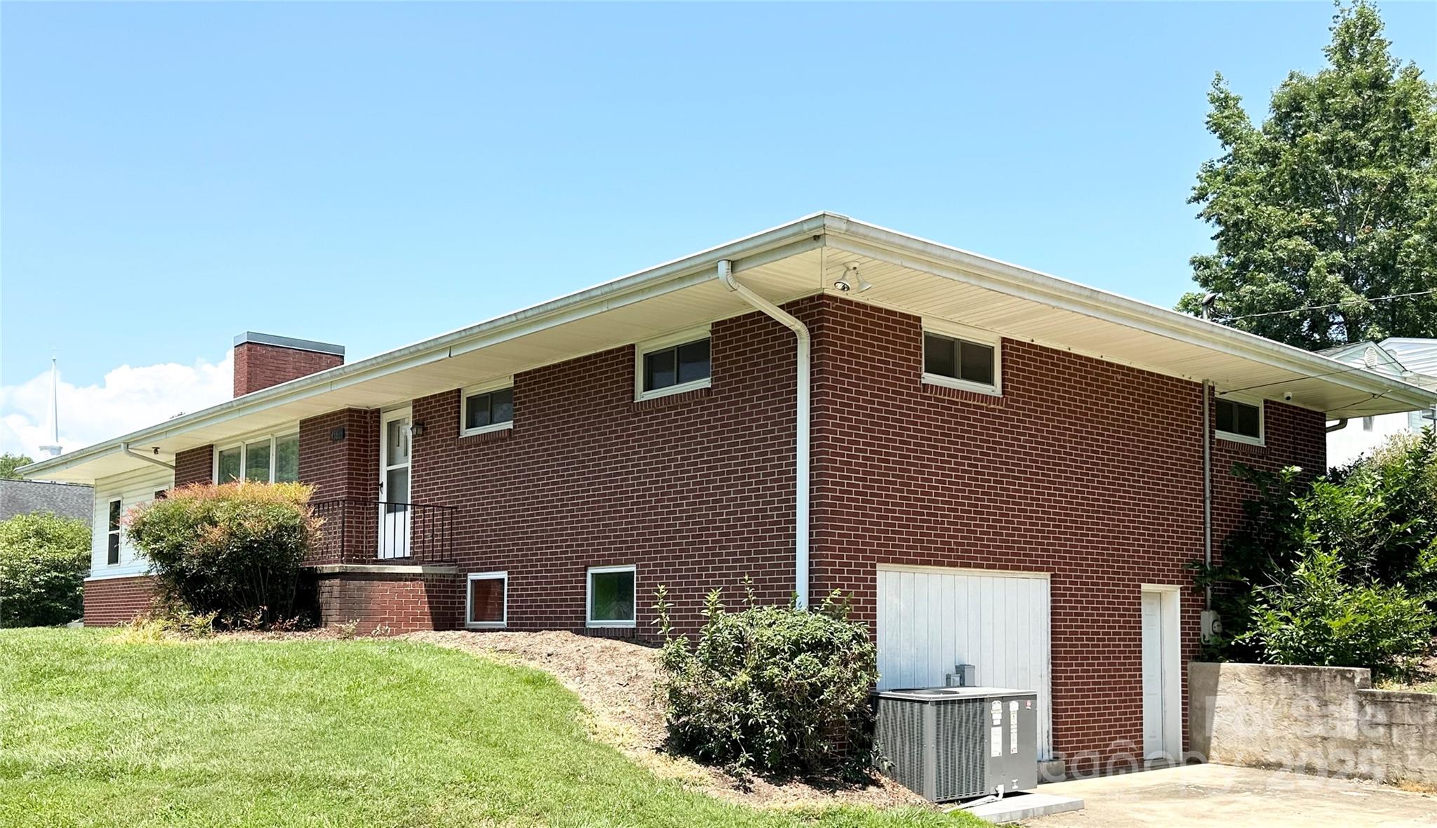 Lenoir, North Carolina 28645, United States, 3 Bedrooms Bedrooms, ,3 BathroomsBathrooms,Residential,Under Contract,166421