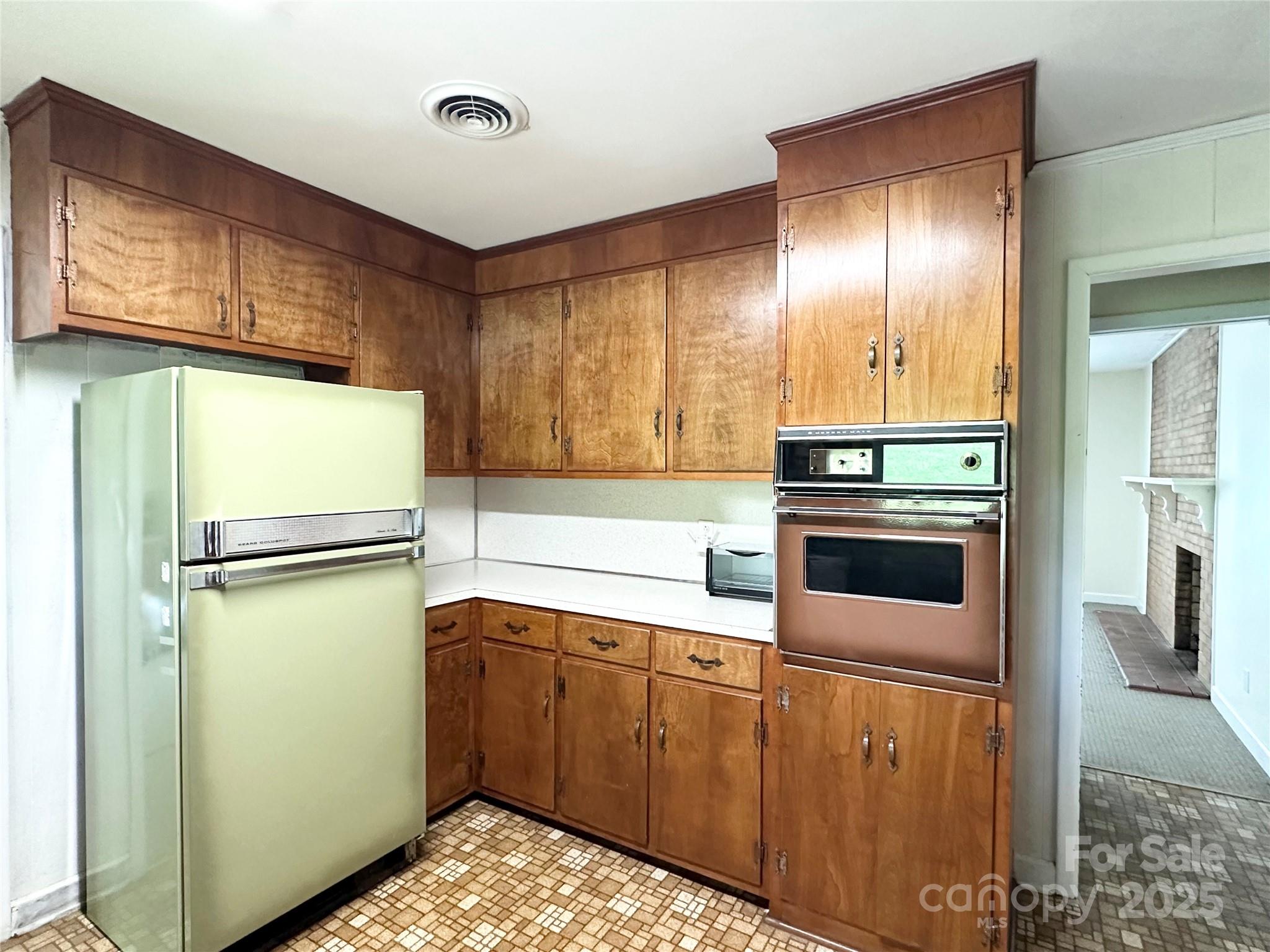 Lenoir, North Carolina 28645, United States, 3 Bedrooms Bedrooms, ,3 BathroomsBathrooms,Residential,Under Contract,166421