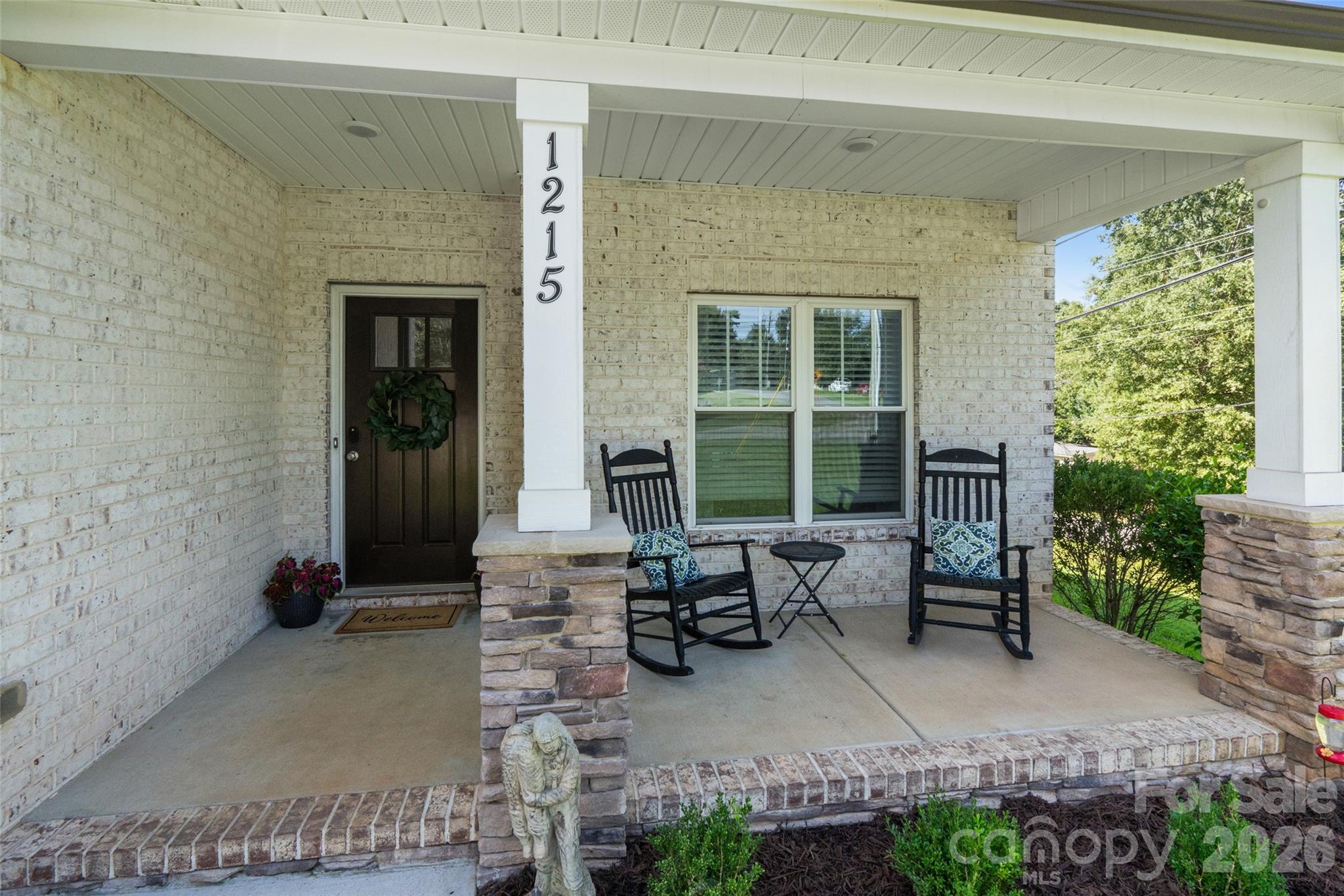 1215 Robinhood Lane
