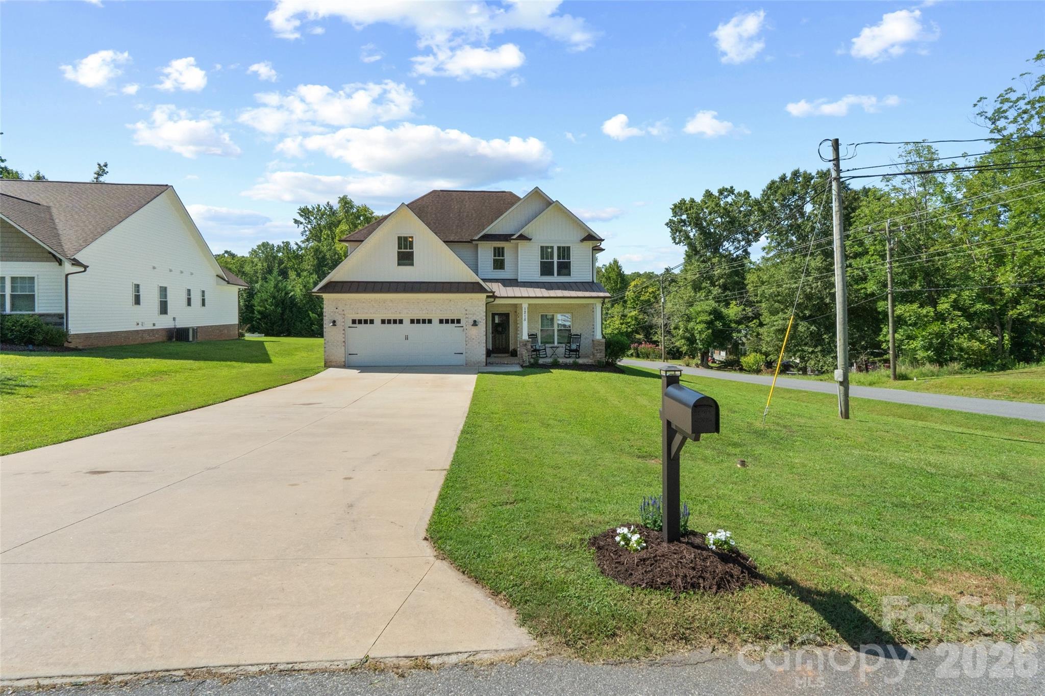 1215 Robinhood Lane