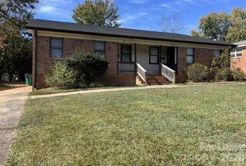 Photo of 3633 Driftwood Drive, Charlotte, NC 28205 (MLS # 4368469)