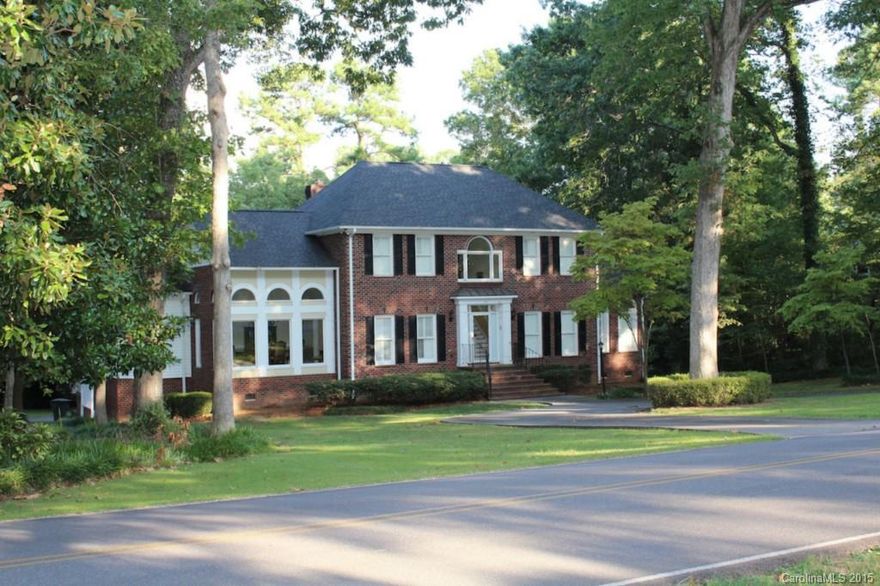 WOW! BEAUTIFUL 5 BEDROOM BRICK HOME IN SOUGHT AFTER FOREST HILLS COMMUNITY! GORGEOUS MATURE TREES & LOVELY CURB APPEAL. TONS OF SQUARE FOOTAGE FOR THE MONEY- LARGE ROOMS w/ GREAT FLOW. MASTER ON MAIN w/FIREPLACE & LUXURIOUS BATH w/WHIRLPOOL. GLEAMING HARDWOODS, AMAZING WINDOWS, BEAUTIFUL CUSTOM TOUCHES. LARGE LOT w/OUTBUILDING, DECK FOR ENTERTAINING, & FENCE. RECENTLY UPDATED ROOF AND HVAC. NO HOA FEES! THIS HOME HAS IT ALL!!