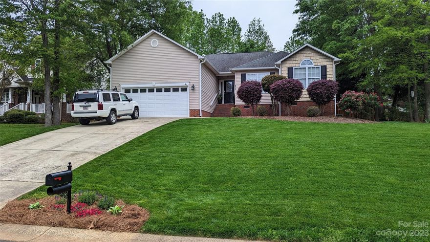 Ranch home living at its best!!  Beautifully maintained home has a large living room with vaulted ceiling and cozy fireplace.  Kitchen has new countertops, white cabinets, stainless steel appliances and an eat-in area.  A formal dining room, primary bedroom and bath and 2 additional bedrooms and full bath as well as Hardwood floors throughout the home is move in ready for buyers.  This home's landscaping is stunning and backyard includes fence and established trees for a private retreat. Screened in porch is perfect for that morning cup of coffee or a cold lemonade in the afternoon.  
Located in the award winning Fort Mill School District and close to everything including downtown Fort Mill, Ballantyne, Carolina Place Mall, Rock Hill, and Indian Land - the perfect location!