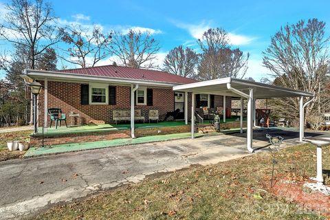 44 Tuttle Road Hendersonville NC 28792