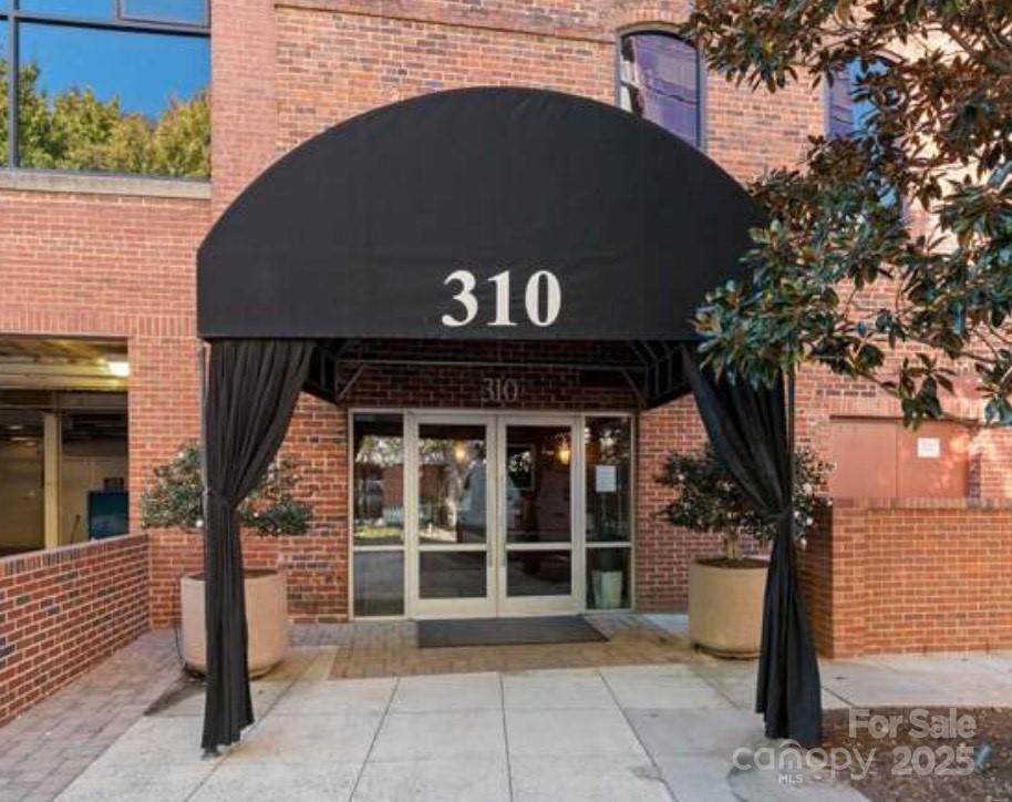 310 Arlington Avenue 408