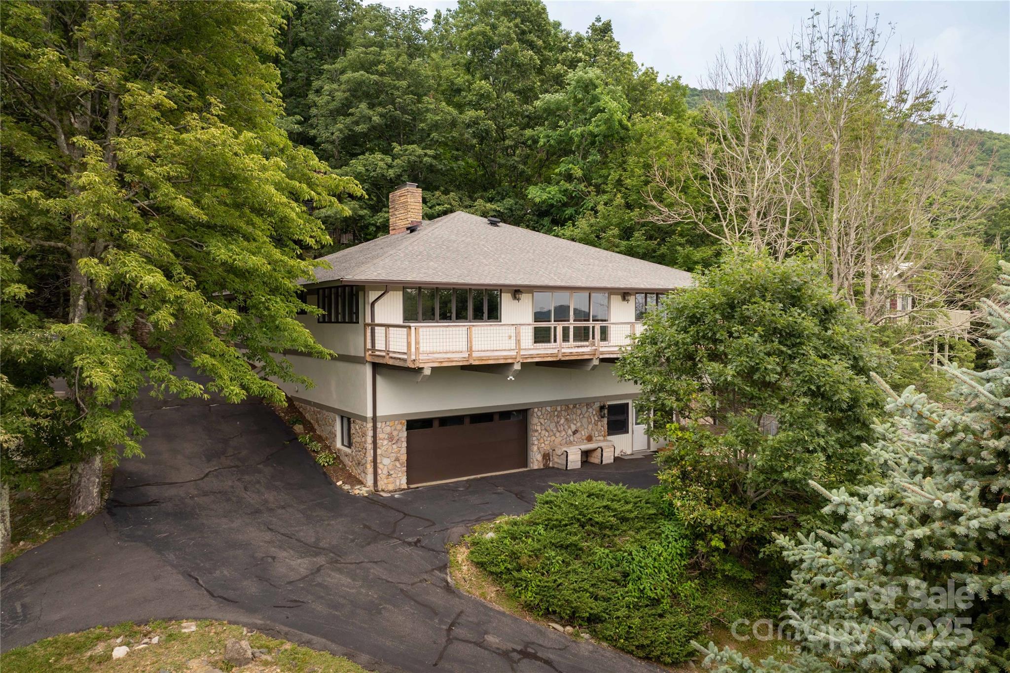 1648 Skyland Drive
