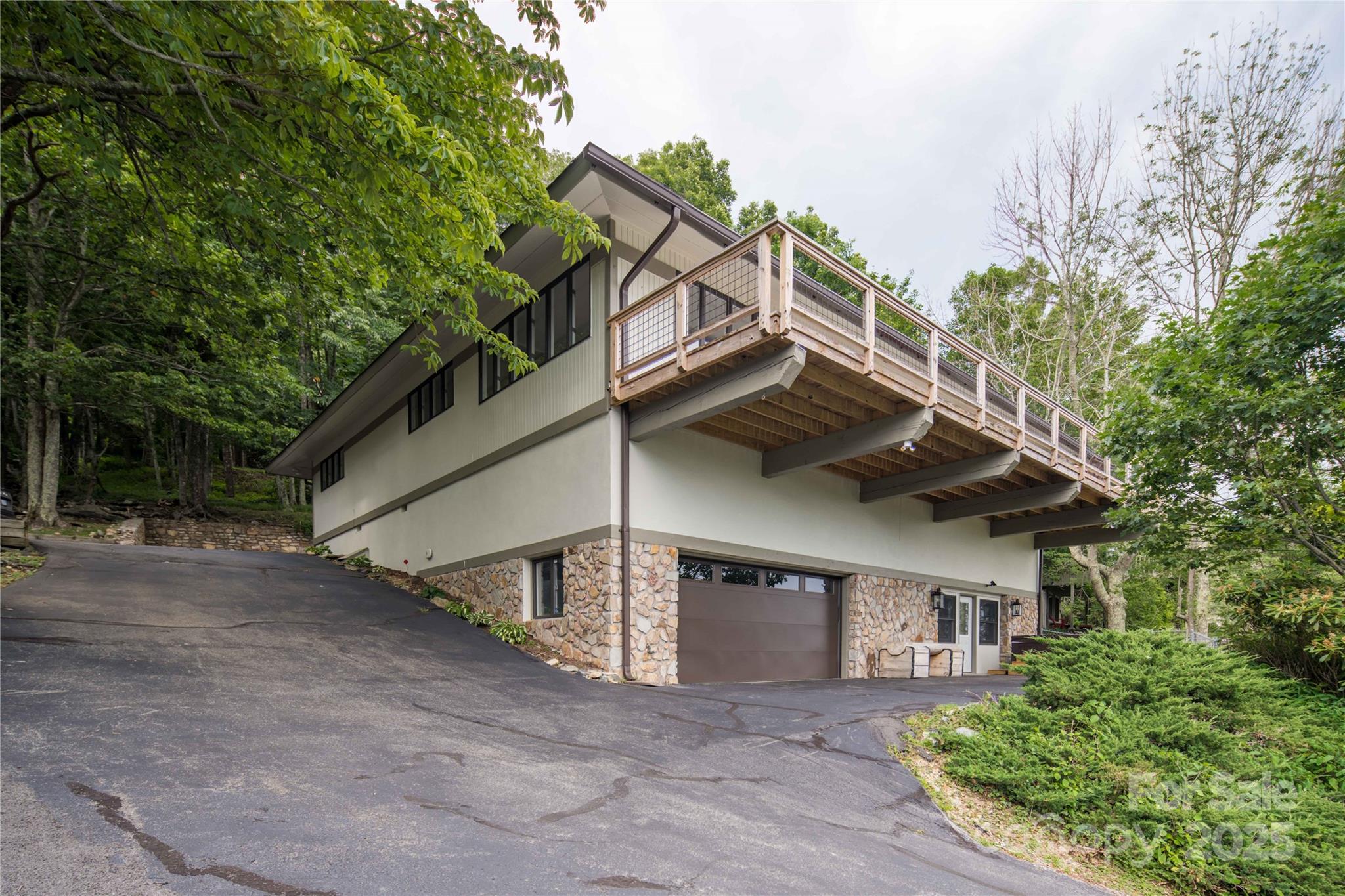 1648 Skyland Drive 77