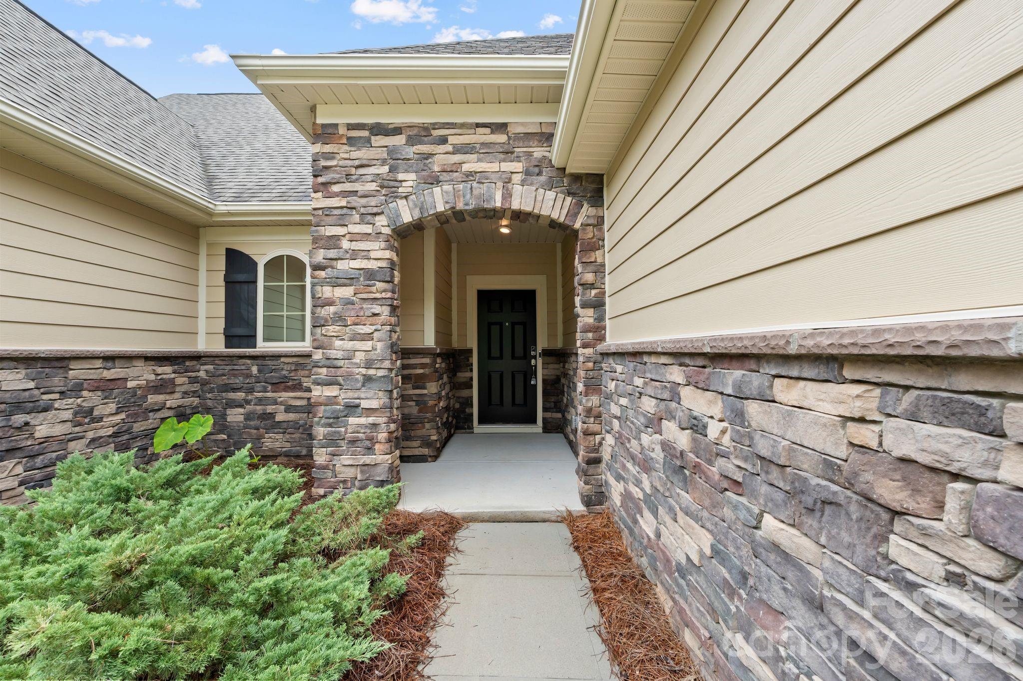 Imagery On Mtn Island - Residential