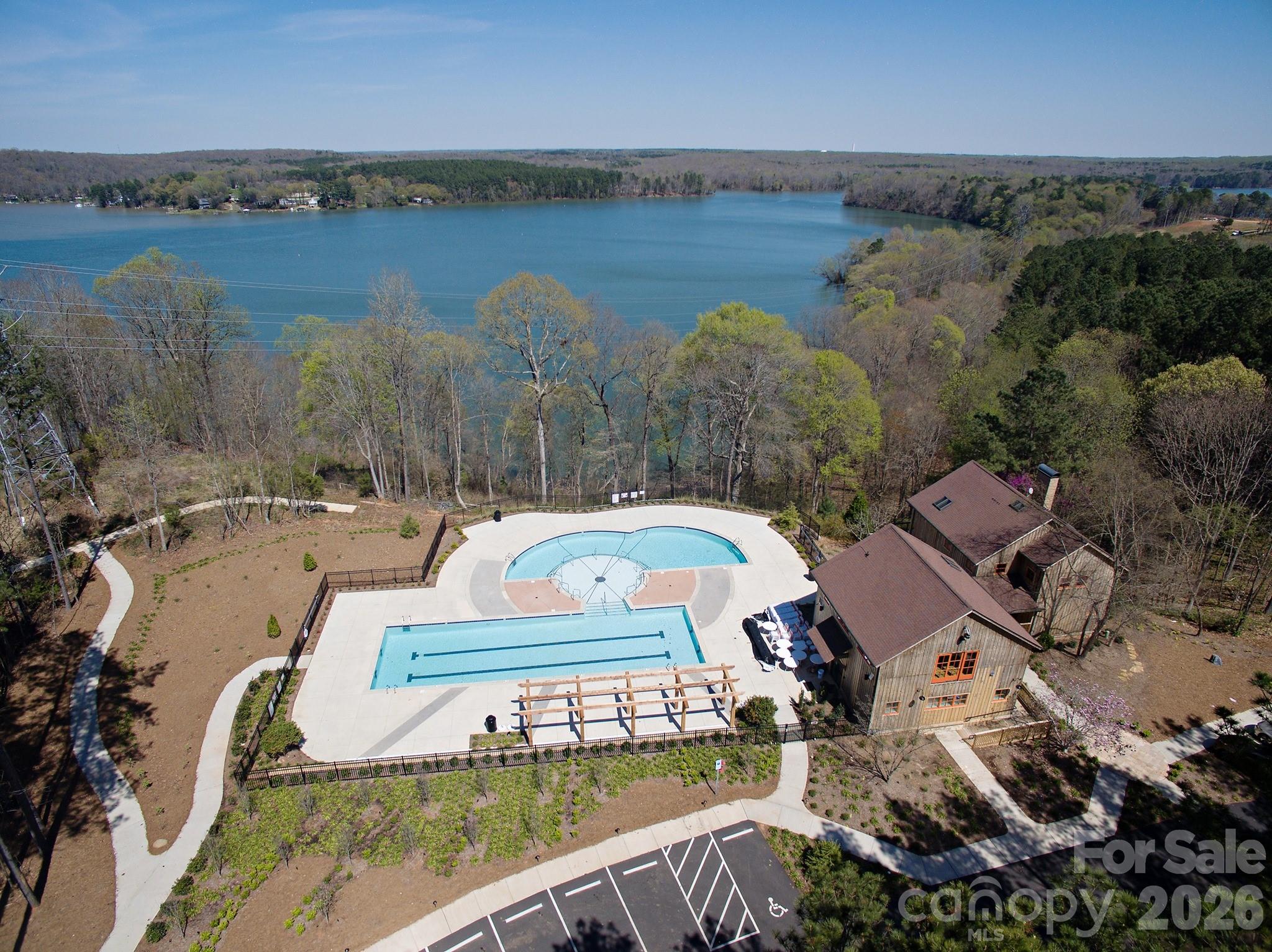 Imagery On Mtn Island - Residential