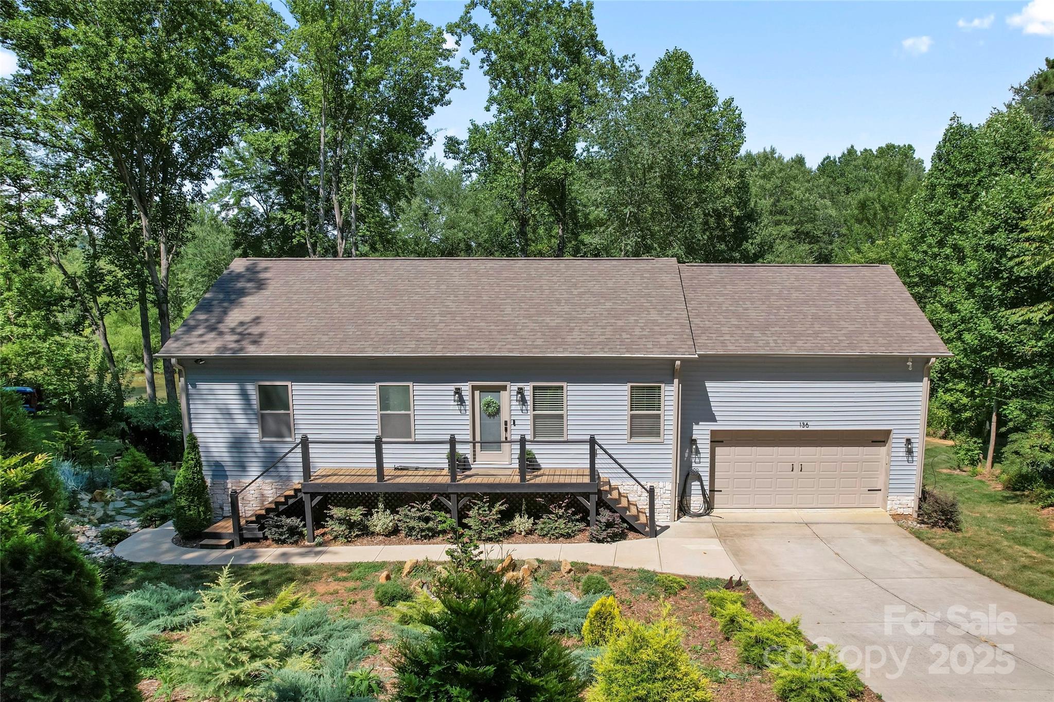 136 Huntington Lane