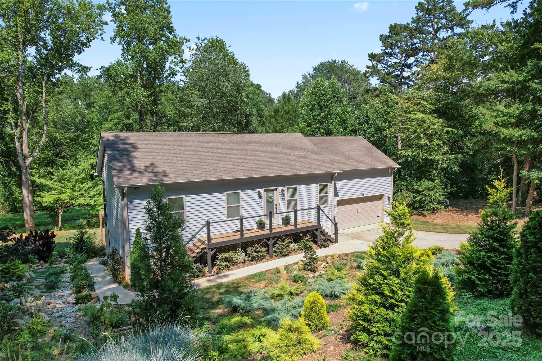 136 Huntington Lane