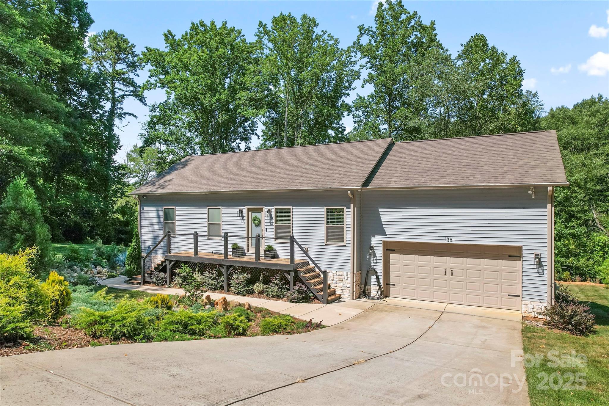 136 Huntington Lane