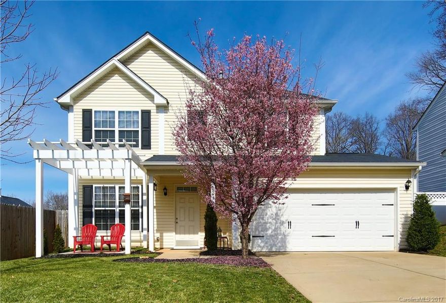 Talking about location-imagine being so conveniently located just minutes away from the airport, SouthPark, Ballantyne, Uptown, schools & shopping with easy access to major highways. Tempting, right?! This home's privacy is ideal-huge fenced back yard with a beautiful brand new covered wood deck and a cul-de-sac lot.Has a desirable open flr plan.

MULTIPLE OFFER SITUATION- HIGHEST AND BEST OFFER ACCEPTED;DEADLINE 10 PM ON SATURDAY FEB18,2017