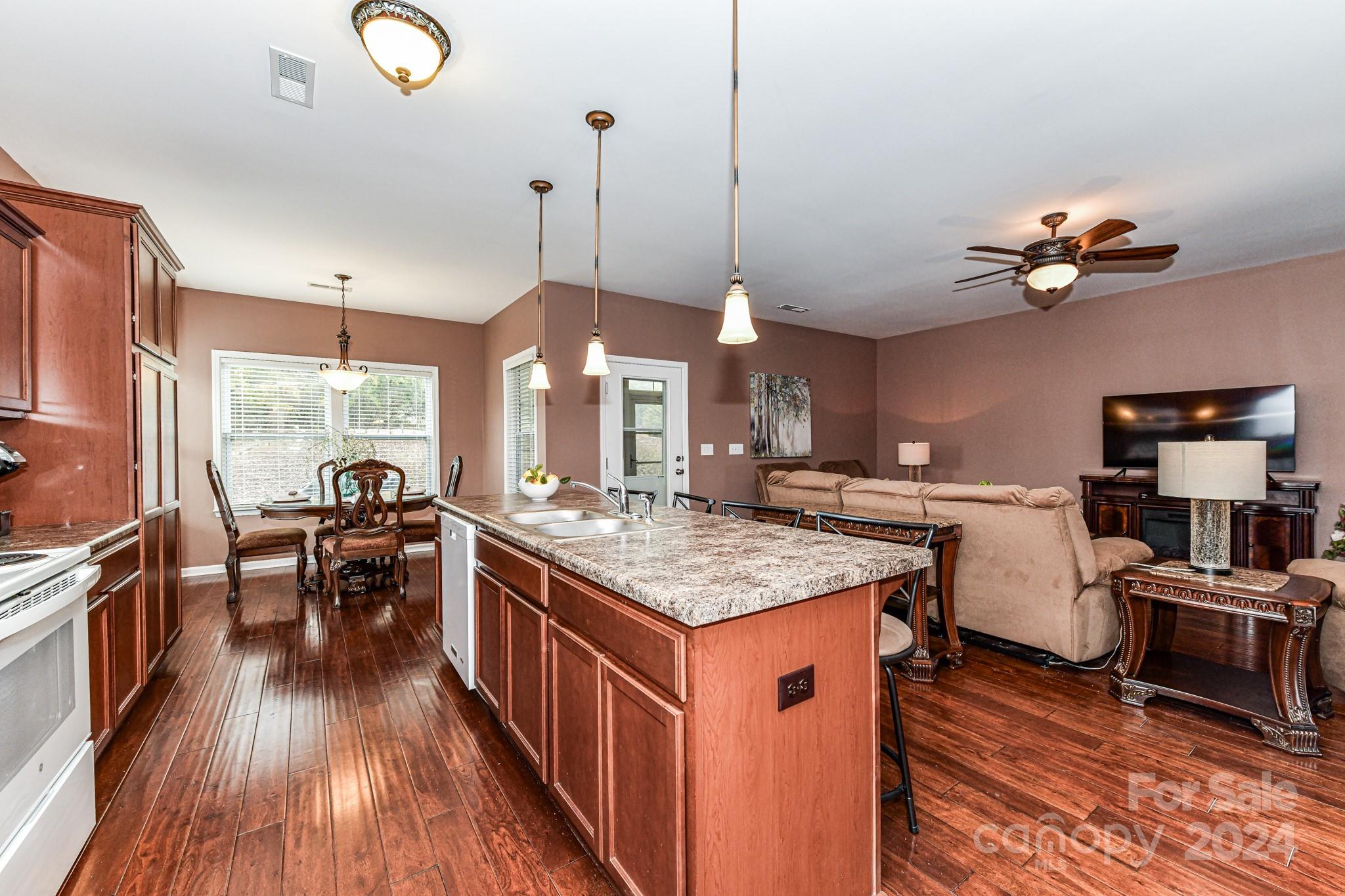 Ellis Pond - Residential