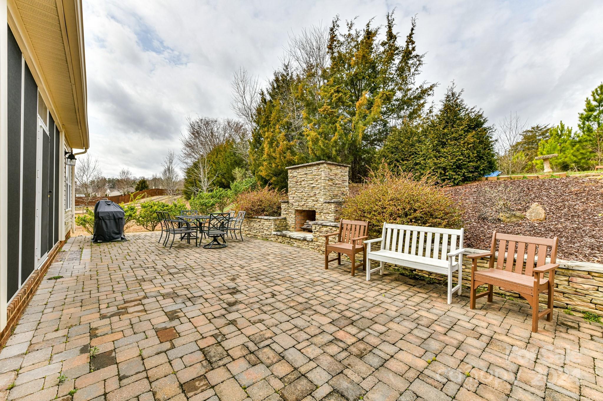 Ellis Pond - Residential