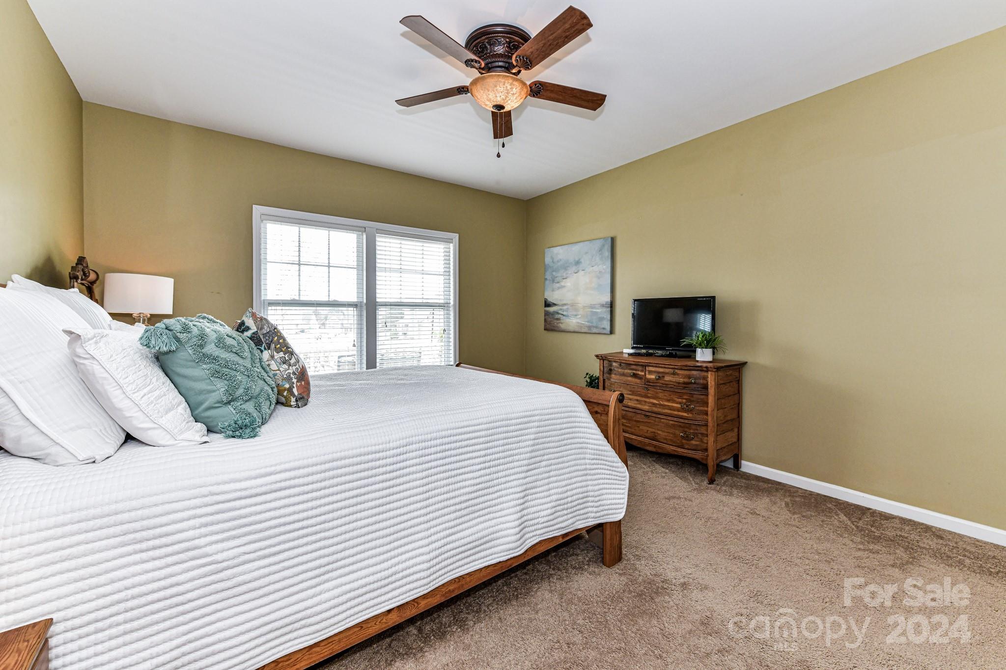 Ellis Pond - Residential