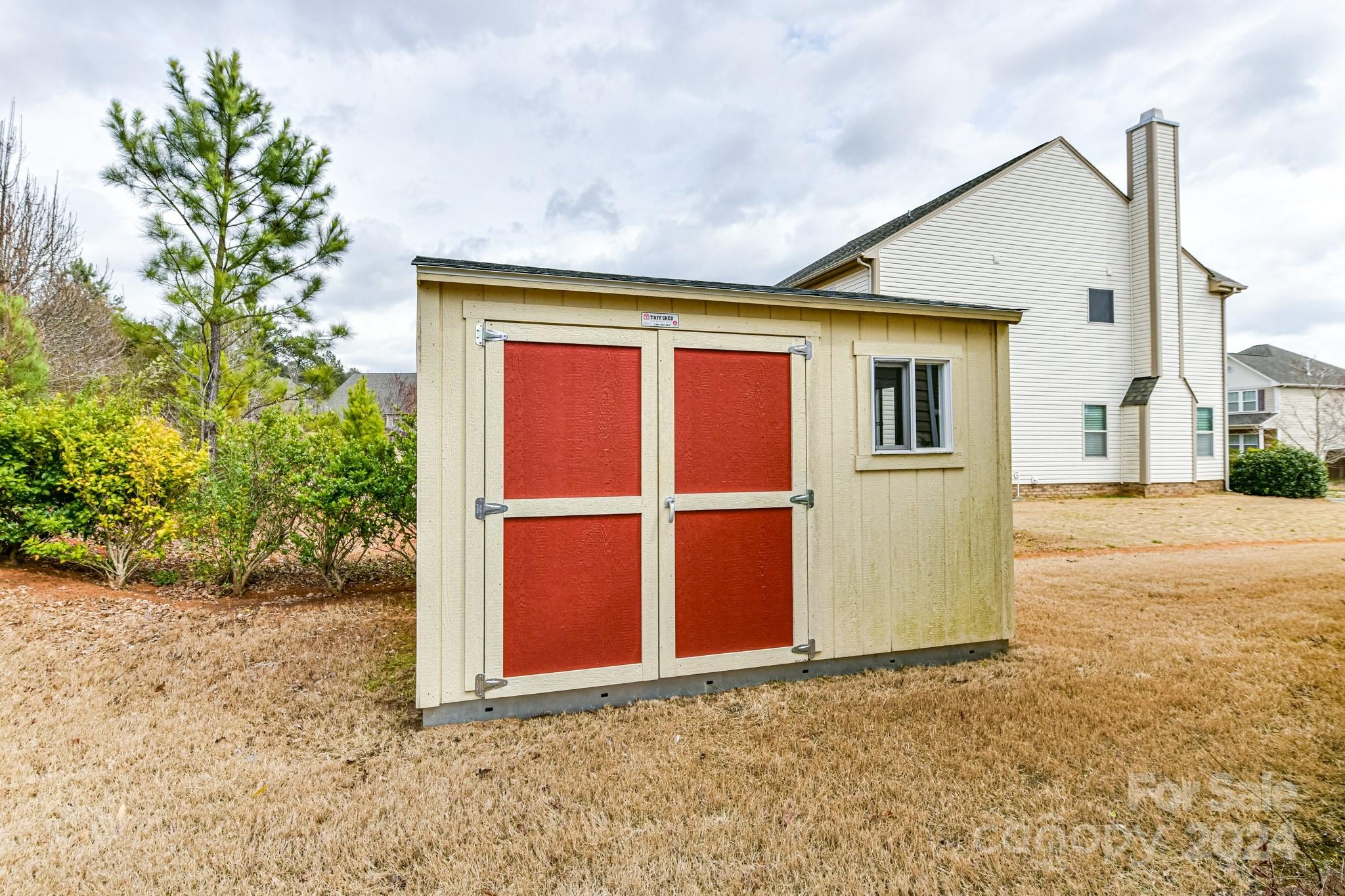 Ellis Pond - Residential