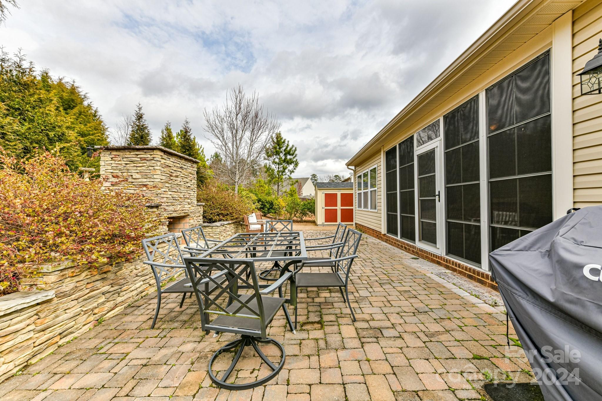 Ellis Pond - Residential