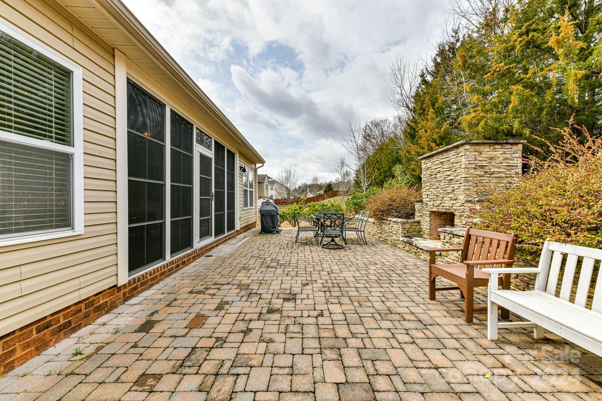 Ellis Pond - Residential