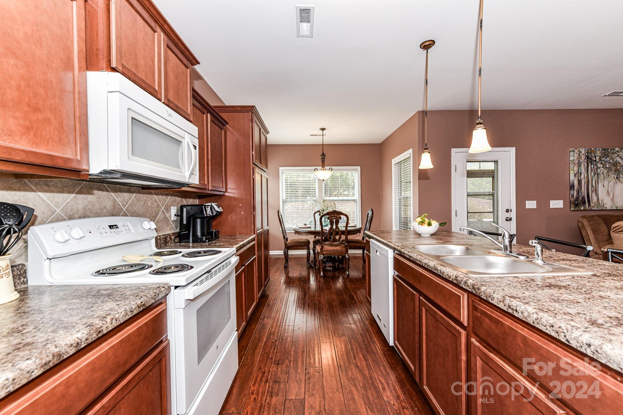 Ellis Pond - Residential