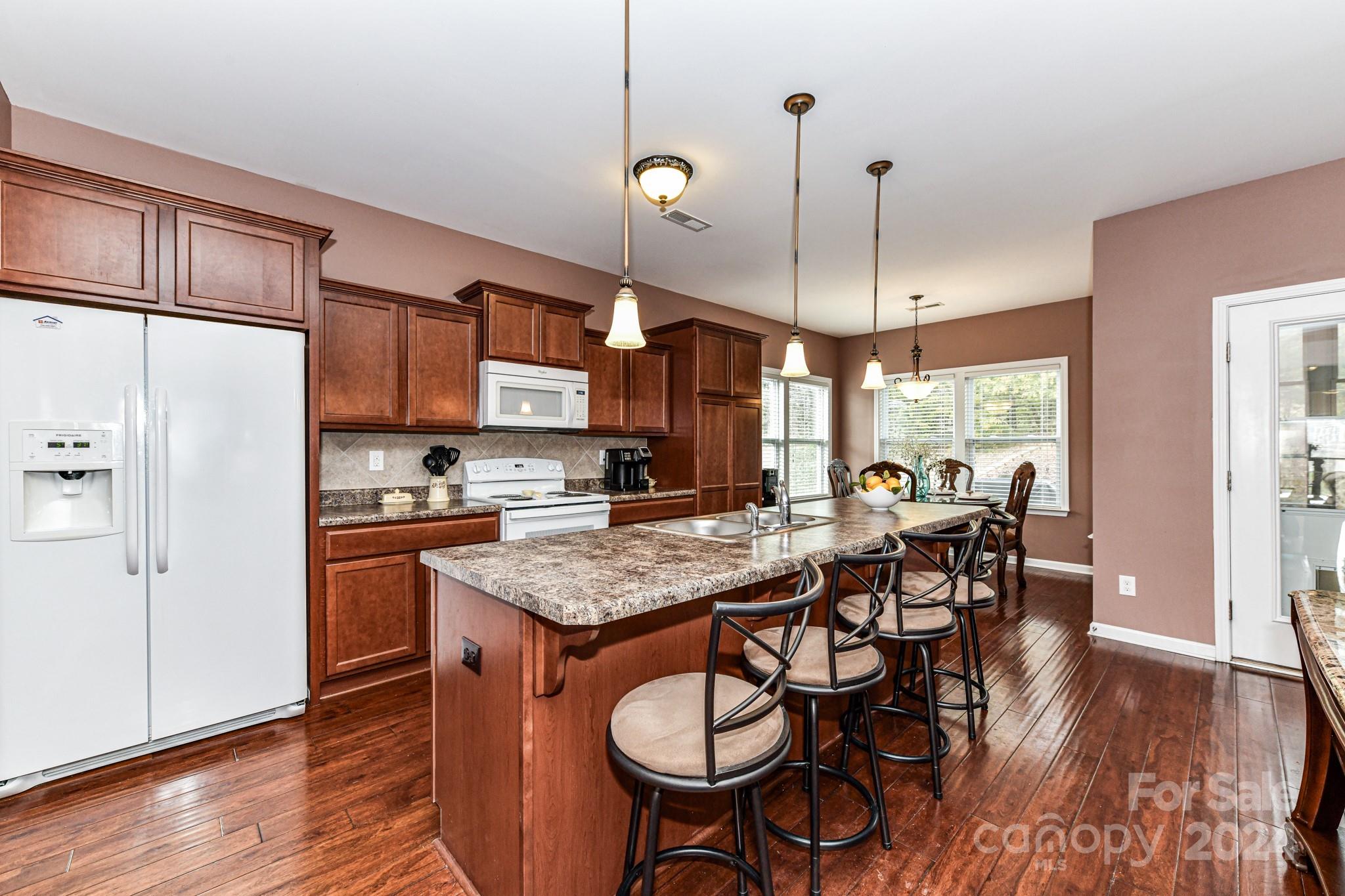 Ellis Pond - Residential