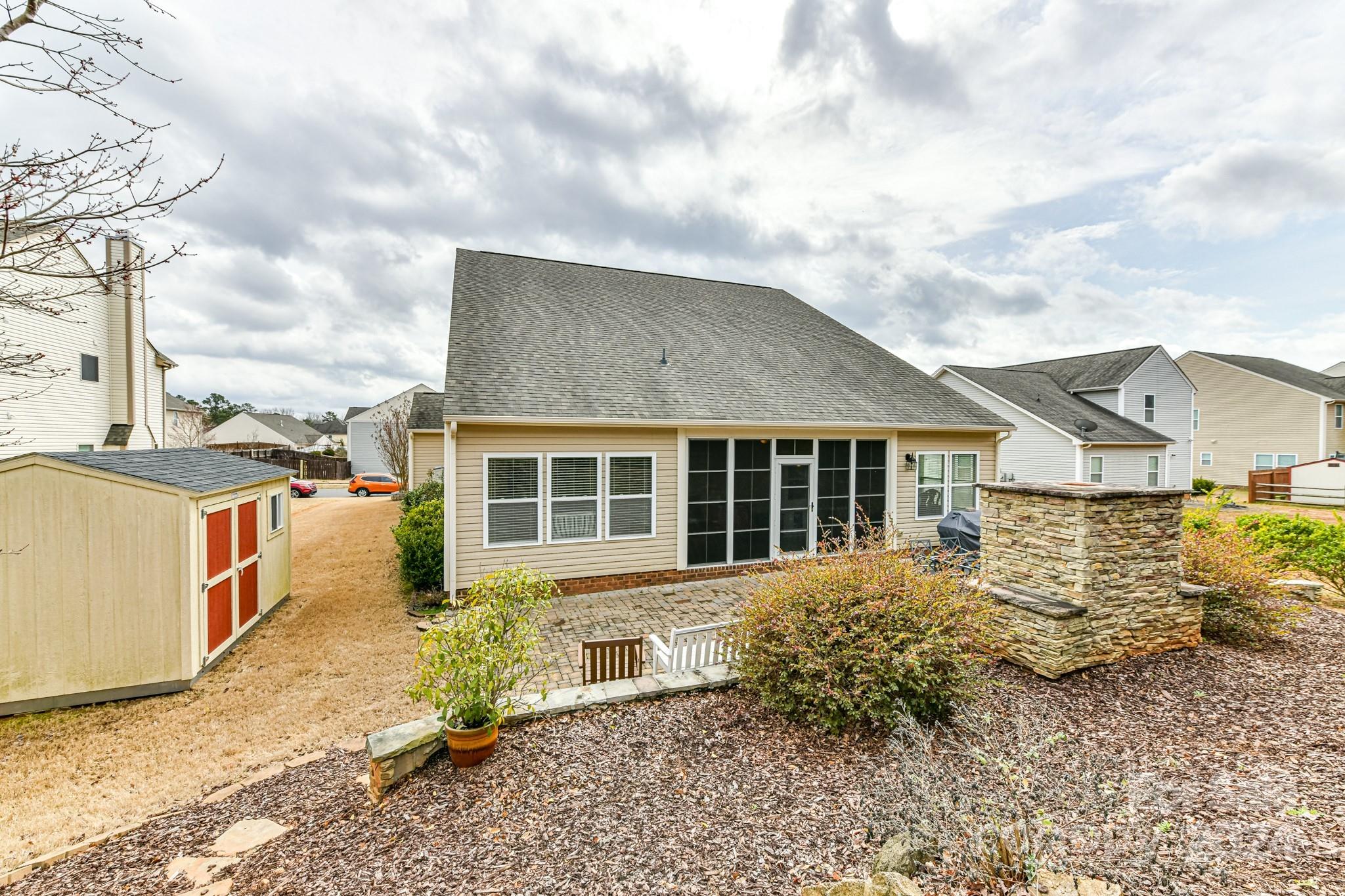 Ellis Pond - Residential