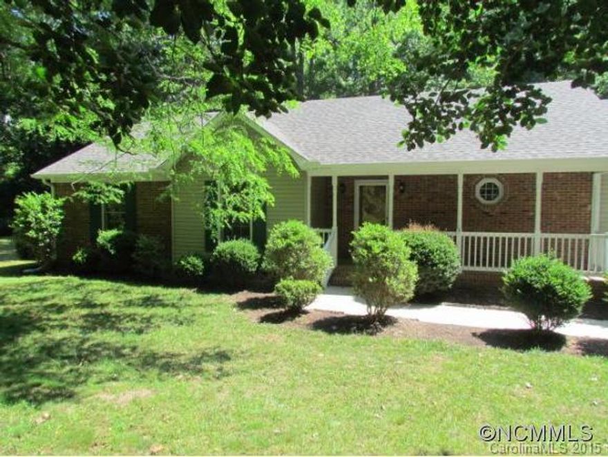 Tryon-Walk to Town! - 3BA/2BA Brick Ranch in Gillette Woods. Lovely home situated on level one acre lot with creek in back. Large Kitchen w/island and dining room combo. Fireplace, vaulted ceiling and large screened porch. 2 car garage and laundry room. New Heat pump & hot water heater. Brand new Roof, fresh interior paint and Brand new flooring as well. New HVAC Great starter house or retirement home.