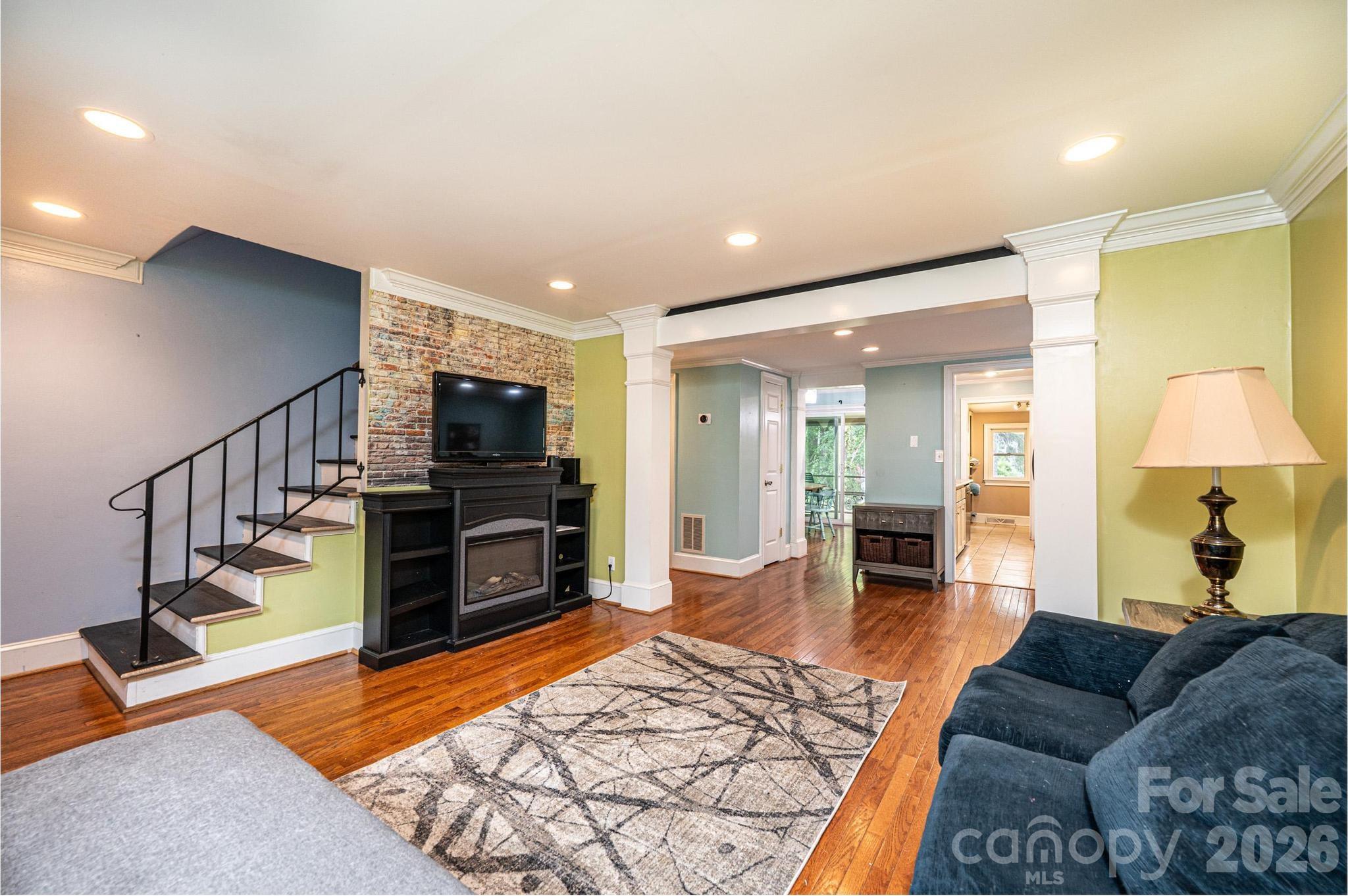 826 6th Street NW 4