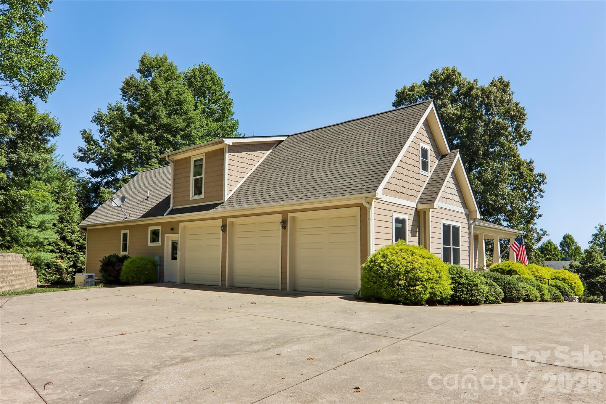 959 Silverglen Way