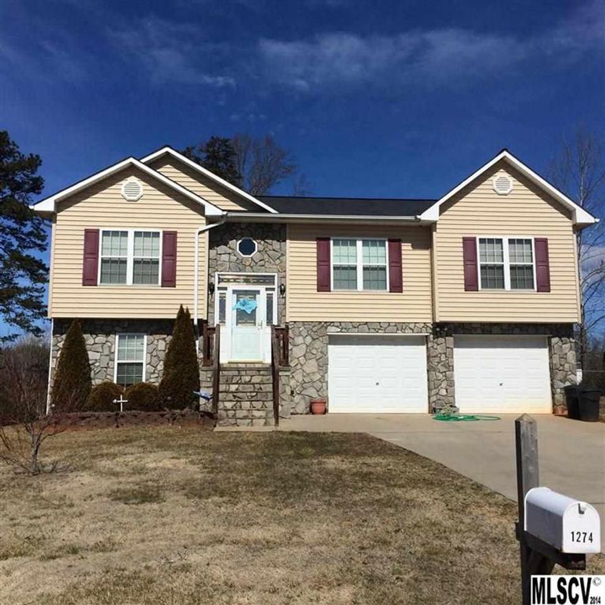 Well maintained split foyer with half of the basement finished that includes a den, office, and half bath.  Large master bedroom and spacious kitchen, with stainless appliances in this 3 bedroom 2 ½ bath home.  The back yard is partially fenced with an out building.  House is completely move in ready and you will not be disappointed!