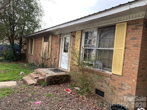 709 WOODCOCK Drive LO: 14 BL:2 Hendersonville NC 28792