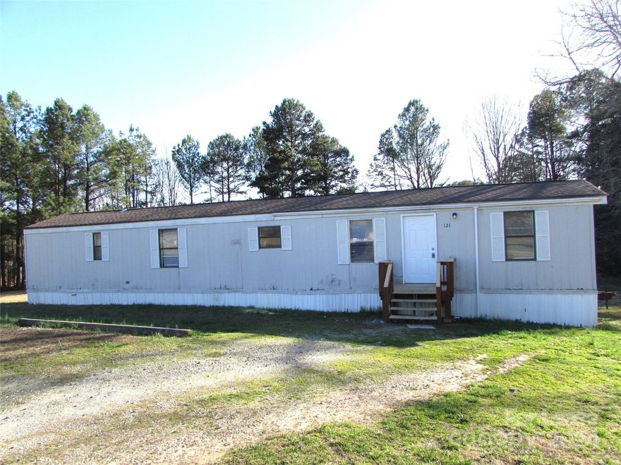 3Br./2.Ba. Move in ready.  Singlewide home on large lot in country setting! Lakeshore/Lake Norman School District. Water and Sewer included! This won't last long!
Mandatory Resident Benefits Package is an additional $25/mo and offers many great benefits (air filter delivery service, 24/7 maintenance, maintenance reimbursement for unintended charges/lock outs, credit building, rewards program, utility connection concierge, and more!)