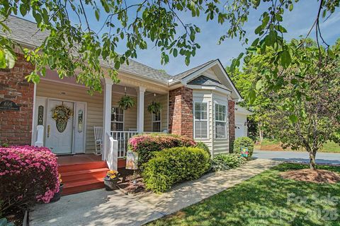 Photo of 606 Carriage Commons Drive, Hendersonville, NC 28791 (MLS # 4386176)