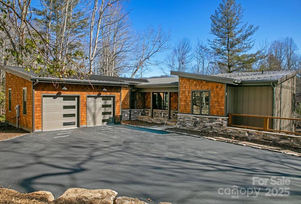 3243 Connestee Trail