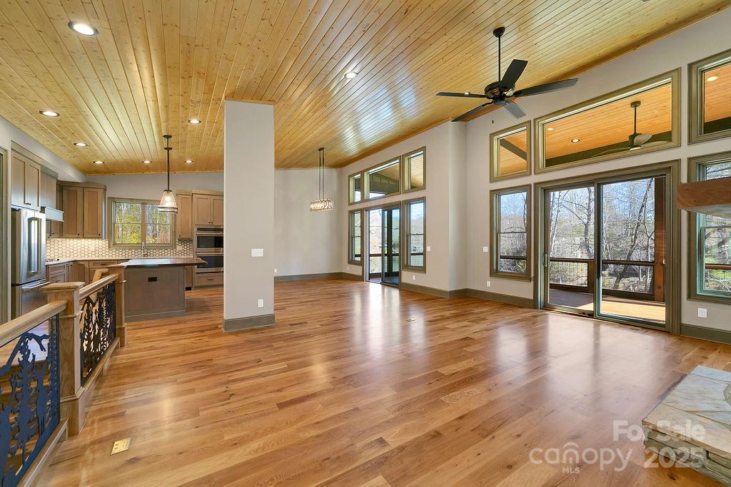 3243 Connestee Trail