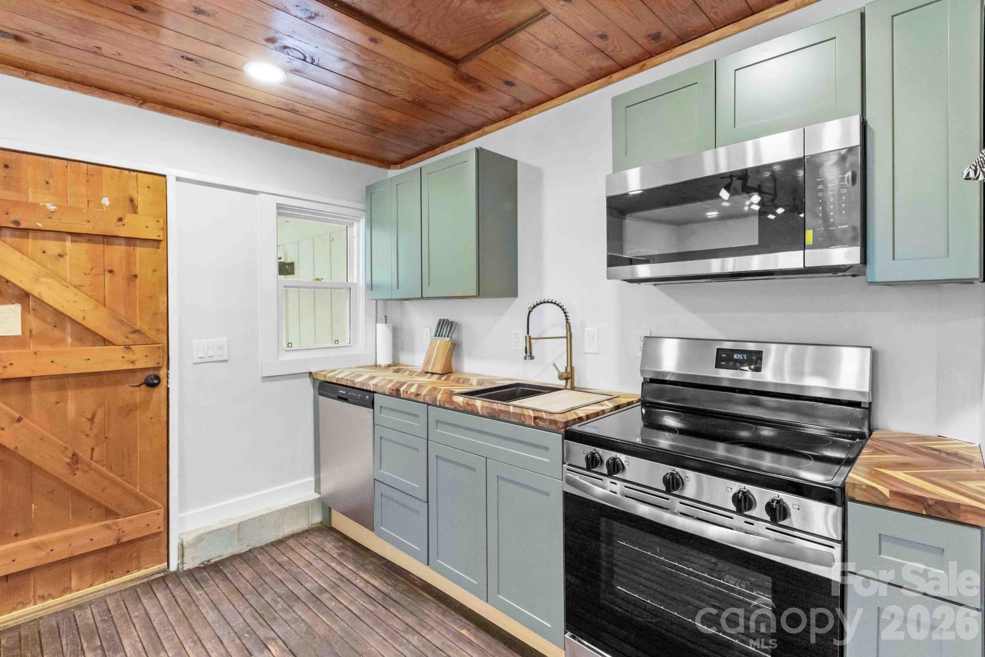 124 Glad Tidings Lane