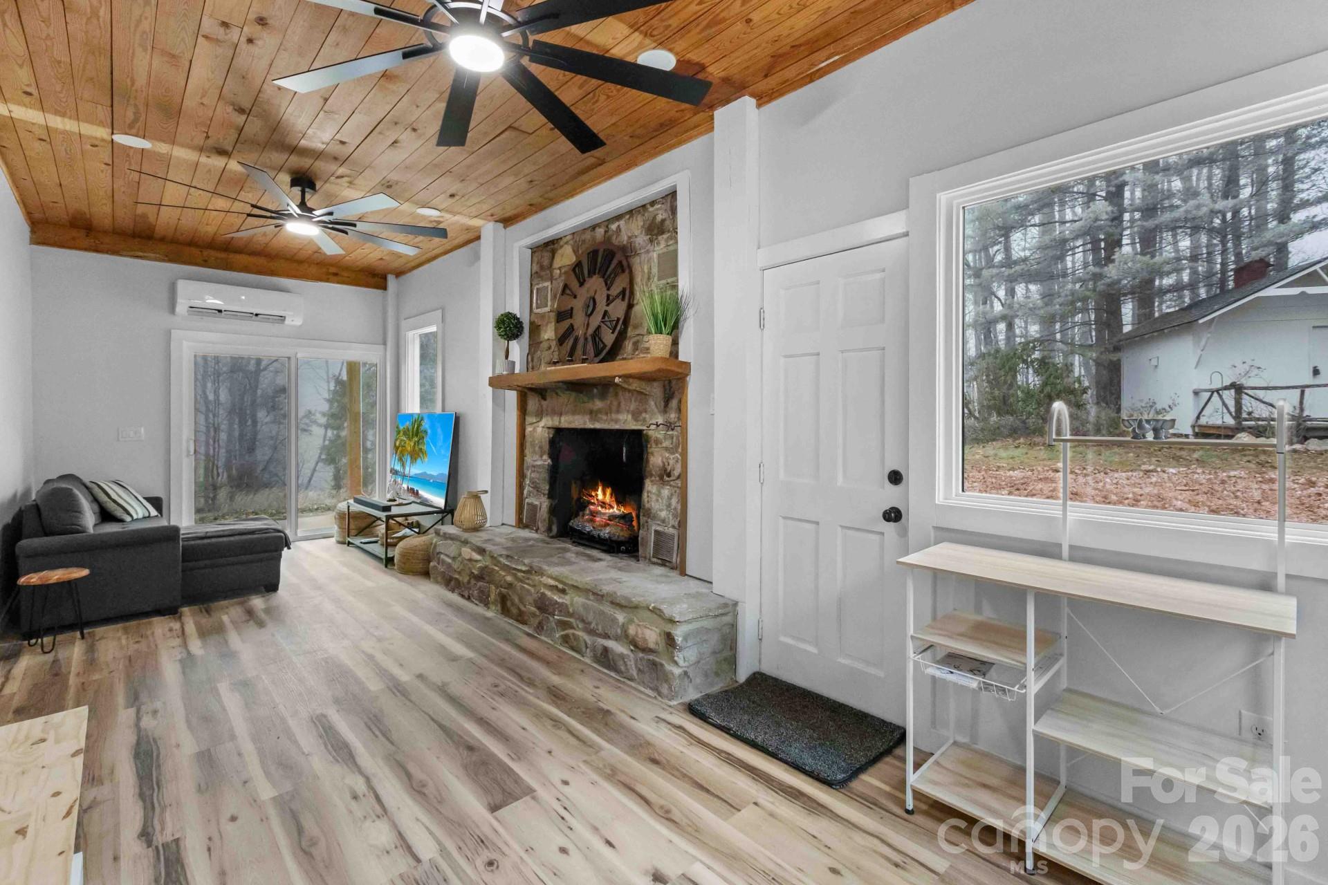 124 Glad Tidings Lane